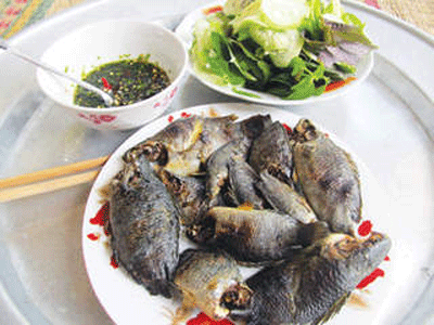 Cá rô đồng kho khế