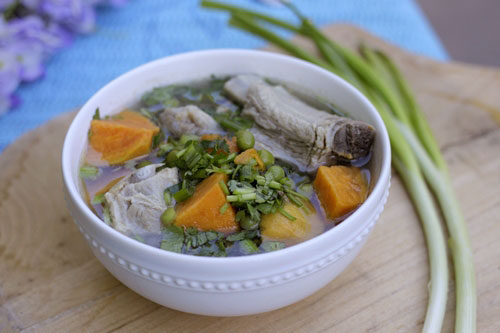 Canh sườn non nấu khoai lang