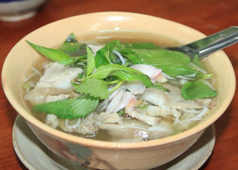 Cái vị cay nồng của tiêu trong nước dùng làm nên sự hấp dẫn cho món ăn bình dị này. Ảnh: K.H.