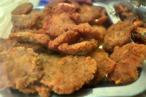 Chả tôm khác lạ.