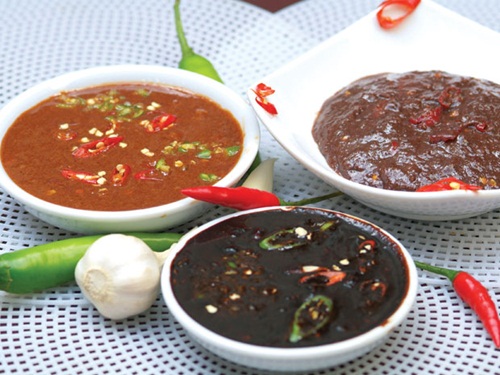 Bộ ba mắm ngon xứ Gò: còng – tôm chà – ruốc. Ảnh: Tùng Châu
