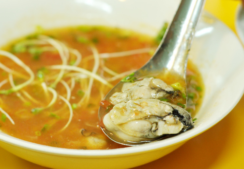 Hàu sốt cà chua là món dễ thưởng thức hơn.
