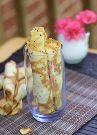 Làm bánh cuộn vừng giòn tan bằng chảo chống dính