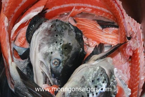 Đầu cá hồi có phần xương