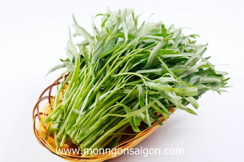 Bạn cũng có thể chỉ gọi 1 phần rau muống cho nồi lẩu nếu bạn thích