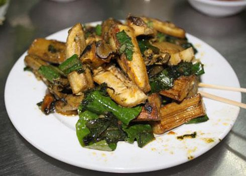 Ốc bươu xào chuối xanh.
