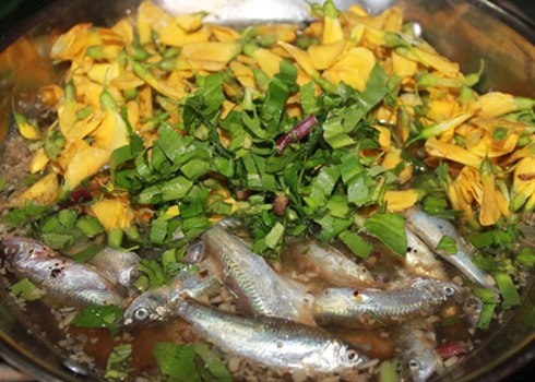 Lẩu cá linh bông điên điển.