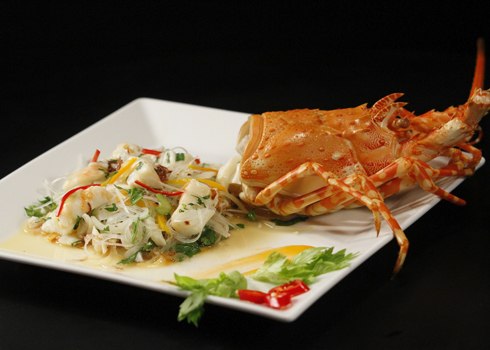 Salad tôm chiên của Minh Thủy.