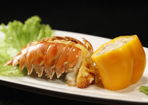 Tôm hùm nướng phô mai của Thùy Dương.