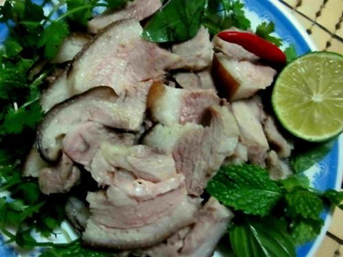 Món lợn cắp nách hấp gừng - Ảnh: Nam Phong