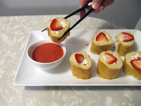 Sushi bánh ngọt dâu tây.