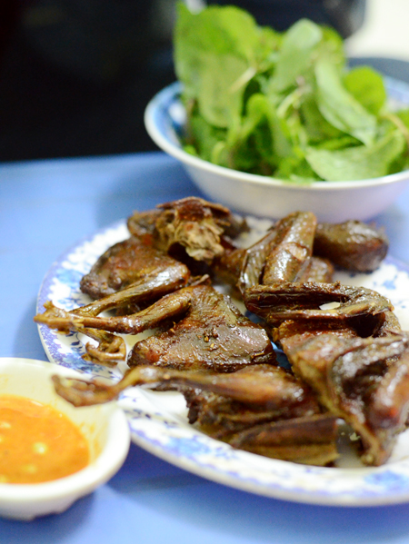 Chim quay thơm ngon, nóng hổi có giá khoảng 90.000 đồng/con.