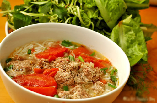 Lúc lại đơn giản với riêu cua và cà chua.