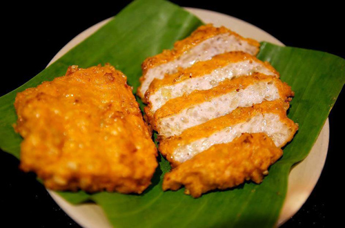 Chả cốm vàng ươm, quyến rũ.