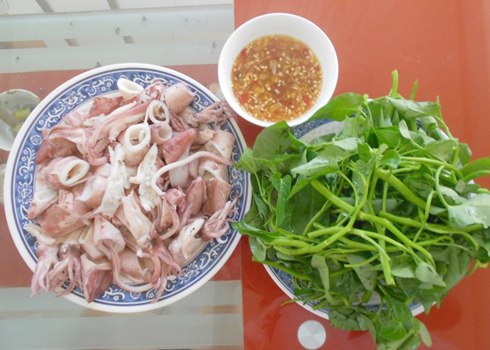 Mực ống chấm mắm gừng
