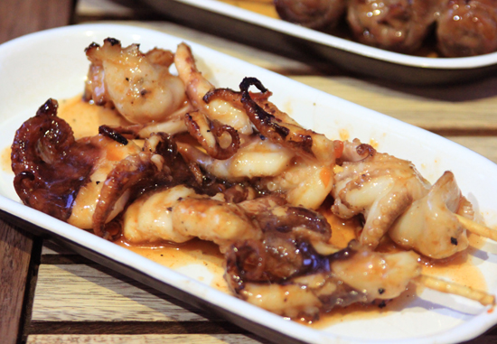và bạch tuộc sốt teriyaki với vị cay xé lưỡi rất được các bạn trẻ ưa thích.