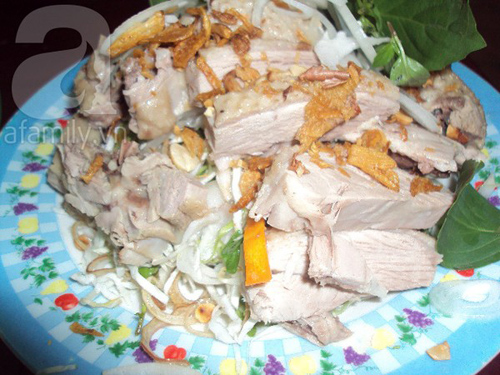 Vịt làm gỏi khá nạc, dày thịt, ngọt và thơm.