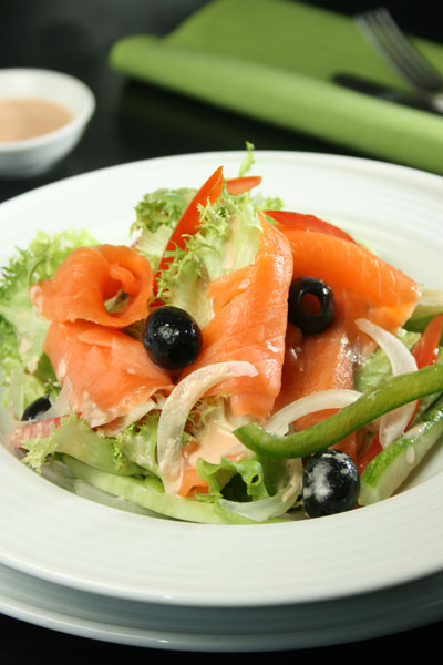 Salad cá hồi xông khói
