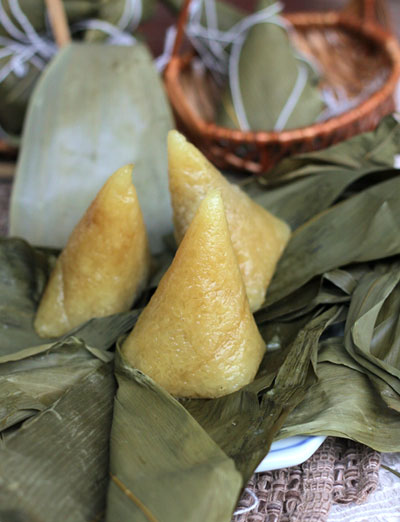 Tự làm bánh ú tro đậm đà hương quê