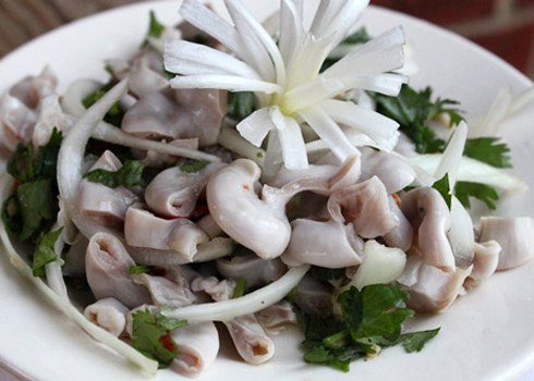 Lòng luộc trộn hành tây