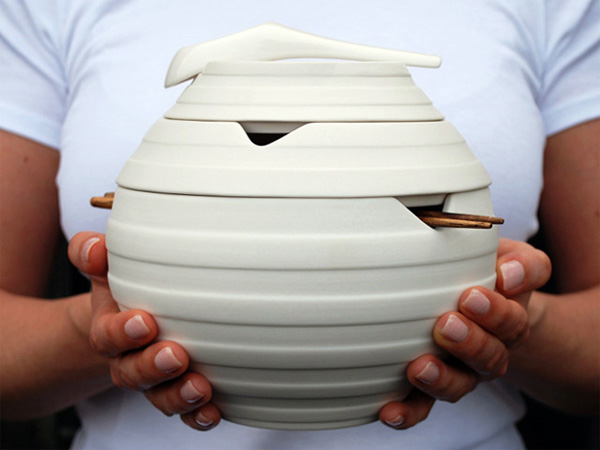 Nhà thiết kế Omid đặt tên cho mẫu bát này là "Lantern" bởi nó được lấy cảm hứng từ chính những chiếc đèn lồng Việt Nam.