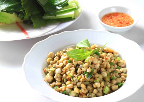 Hến um cuốn bánh tráng