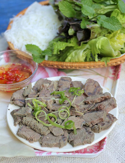  bắp bò luộc gừng sả