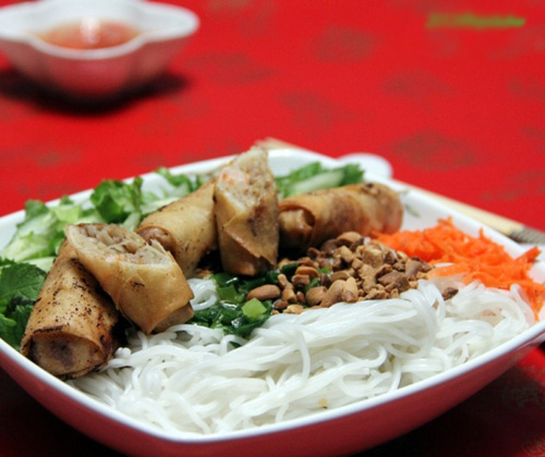 Bún chả giò