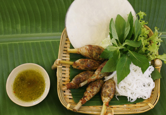 Ốc bươu nướng sả là món ăn khá quen thuộc với nhiều người cũng góp mặt trong thực đơn những món ngon của quán.