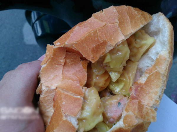 Bánh mì xíu mại khô đường Nguyễn Thị Minh Khai