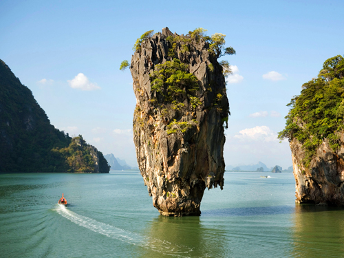 Phuket với những bãi biển và khu vui chơi nhộn nhịp. Ảnh: Traveller.