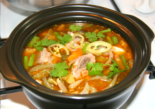 Canh cải chua nấu sườn non