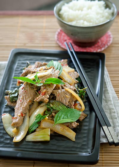 Thịt bò xào húng quế 