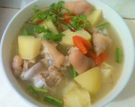 Canh đu đủ xanh hầm móng giò