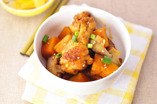 Đùi tỏi gà sốt nấm 
