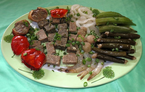 Nguyên liệu dùng chung với lẩu cua - Ảnh: H.Vũ