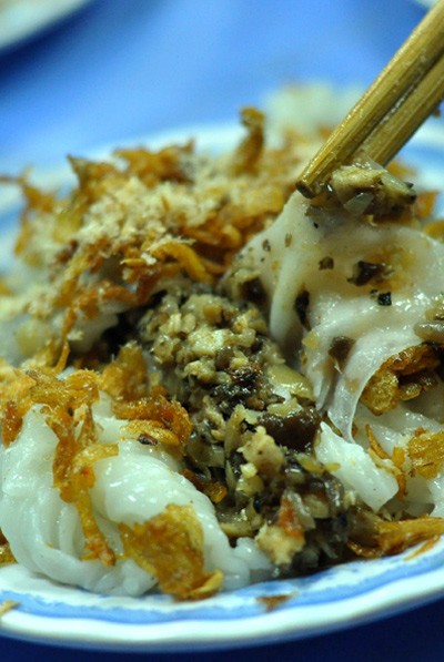 Bánh cuốn ở đây hầu như không có hàn the và nhân bánh khá đầy đặn.