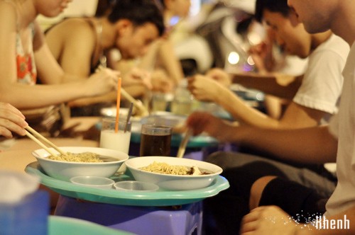 Khách ngồi ăn ở đây luôn phải rất gọn gàng.