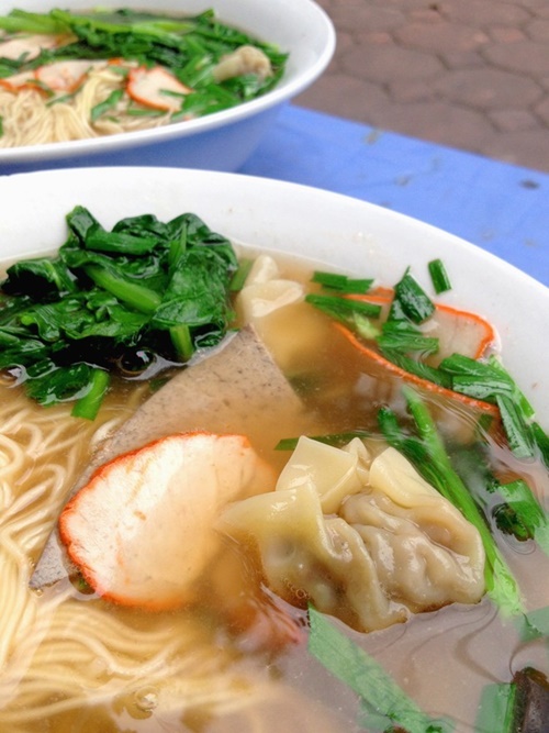 Quen thuộc mì Hoa 
