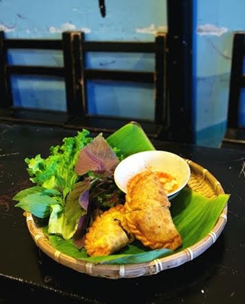Bánh gối giòn tan thơm, béo ngậy với vỏ bánh được nhập trực tiếp từ Hà Nội.