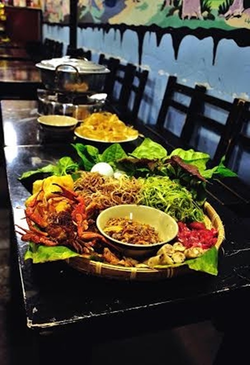 Lẩu riêu cua hoành tráng.