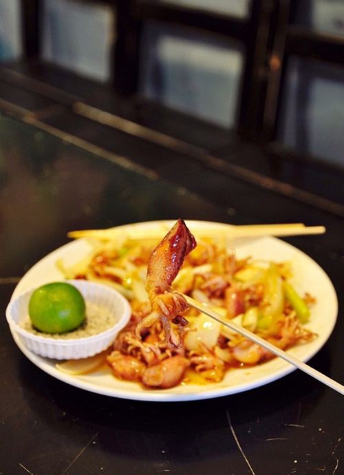 Mực sữa chiên mắm đậm đà.