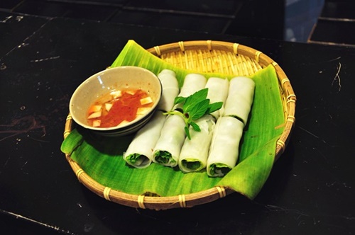 Phở cuốn thanh mảnh.