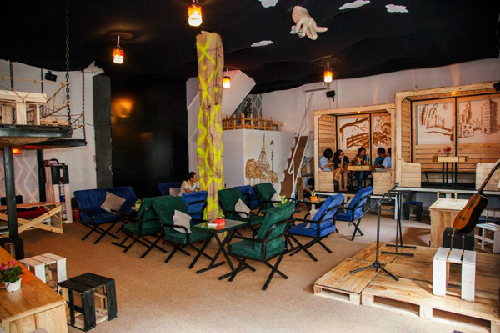 Xúc Xắc Xoay cafe