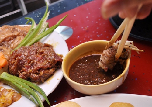 Nước chấm đặc biệt của quán.