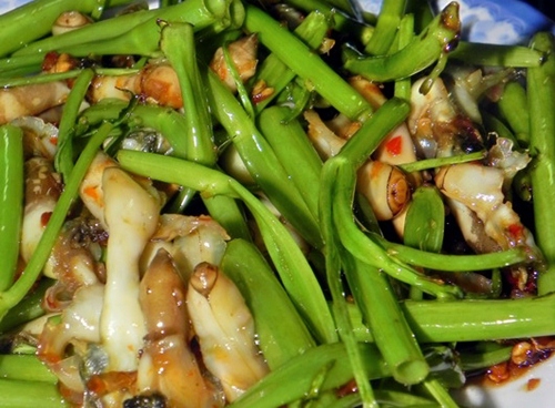 Mọi người đánh giá món ốc móng tay xào rau muống ở đây là ngon nhất