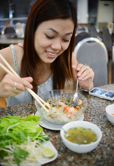 Ăn hủ tiếu Nam Vang
