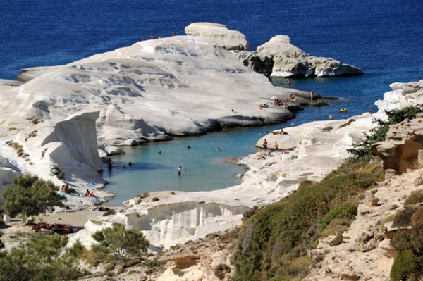 6. Biển Sarakiniko, đảo Milos 