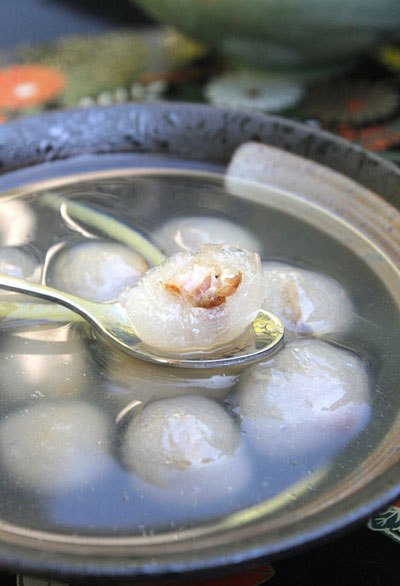 Chè bột lọc bọc thịt quay