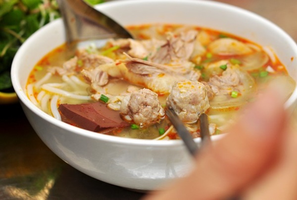 Bún bò viên.